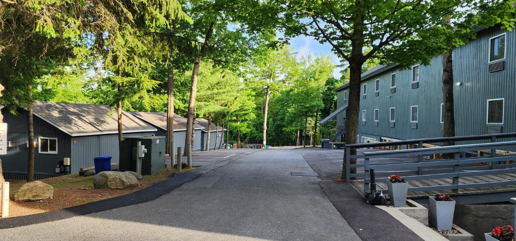 The Stone Gate Resort Lake George Exterior photo