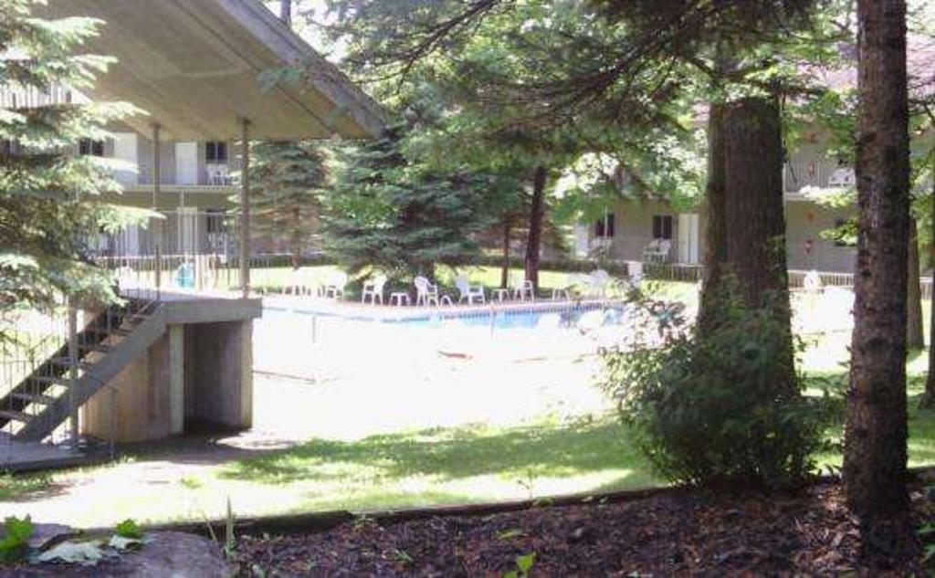 The Stone Gate Resort Lake George Exterior photo