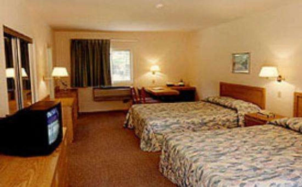 The Stone Gate Resort Lake George Exterior photo