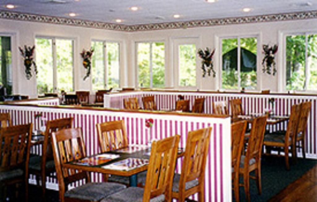 The Stone Gate Resort Lake George Exterior photo