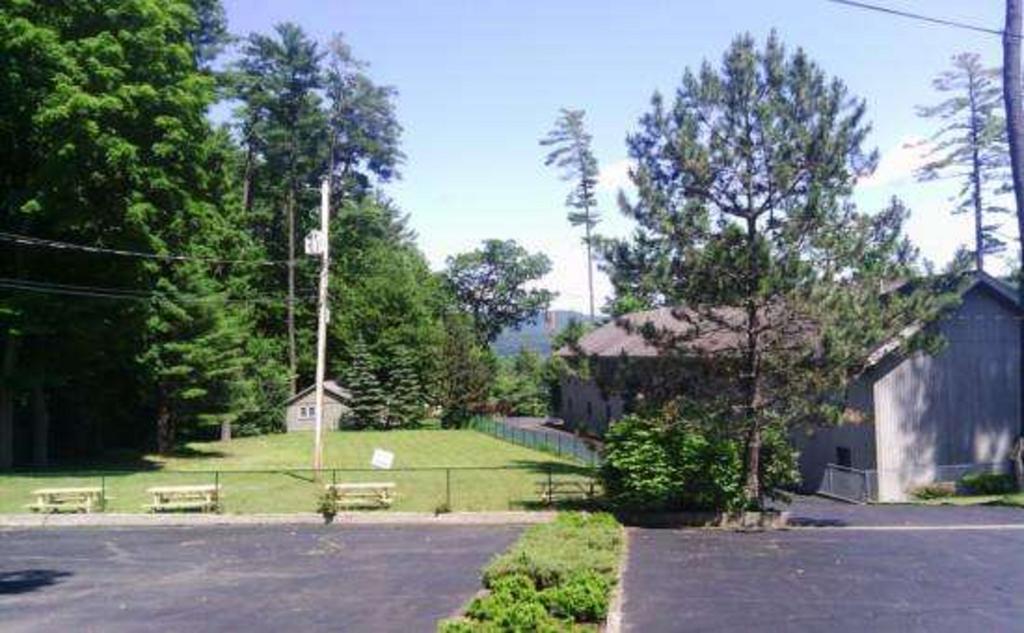 The Stone Gate Resort Lake George Exterior photo